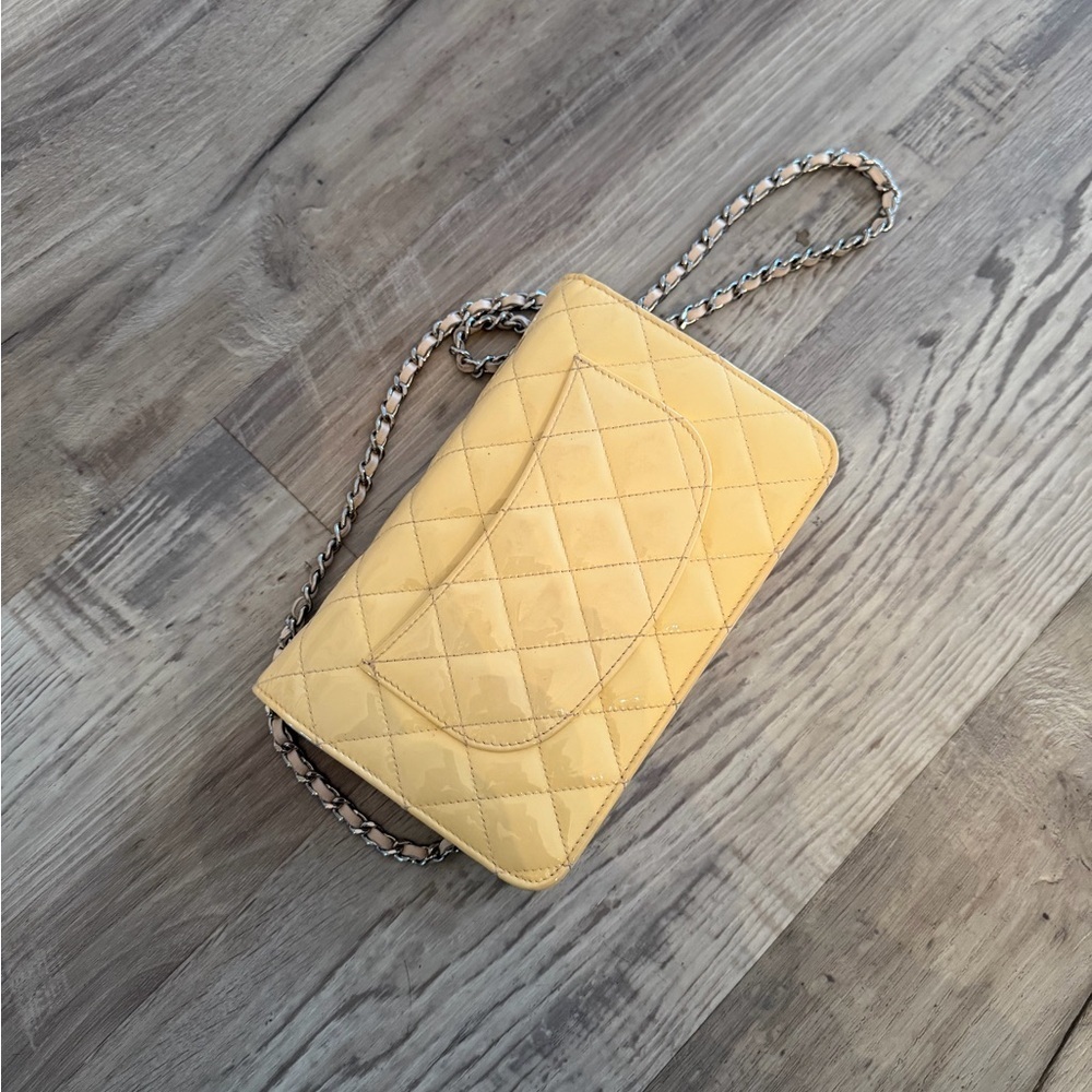 CHANEL Patent Leather WOC Crossbody Flap Bag Beige / Pink - Picture 9 of 16